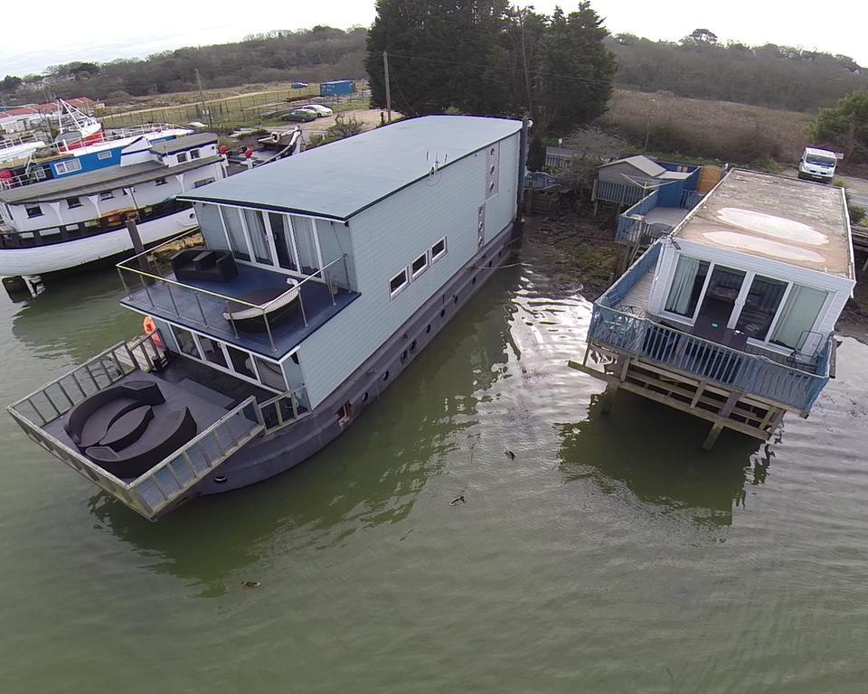 Houseboat Harbourside View Bed & Breakfast Newport  Exterior foto