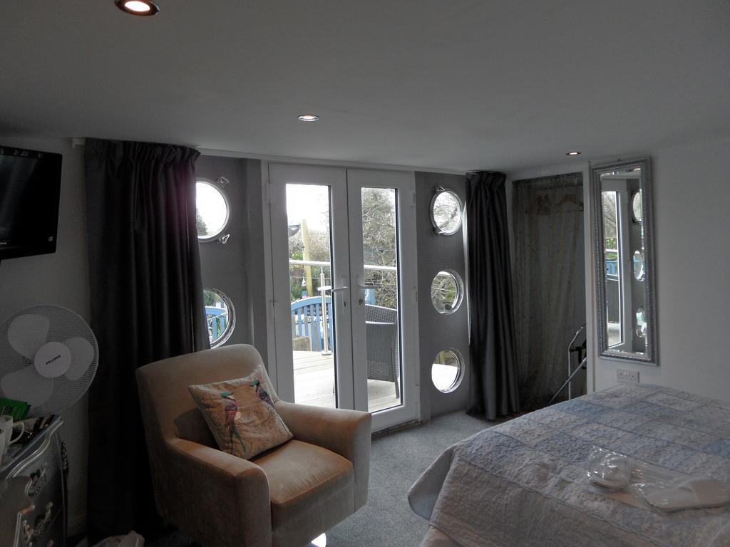 Houseboat Harbourside View Bed & Breakfast Newport  Exterior foto