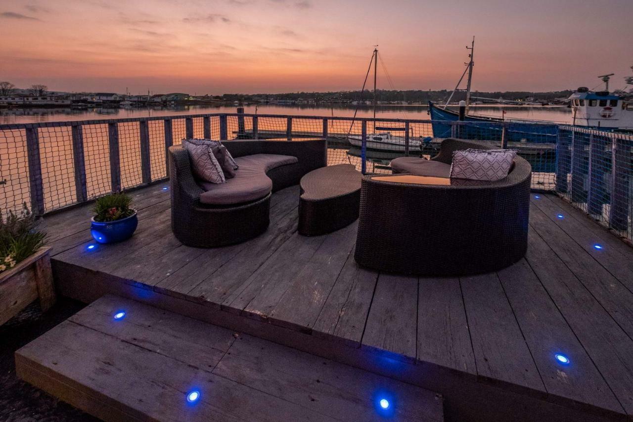 Houseboat Harbourside View Bed & Breakfast Newport  Exterior foto