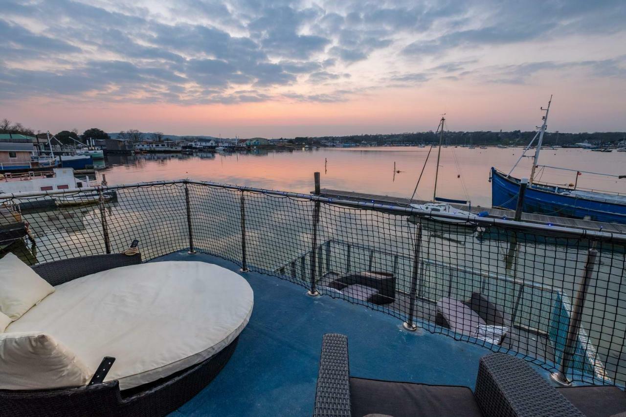 Houseboat Harbourside View Bed & Breakfast Newport  Exterior foto