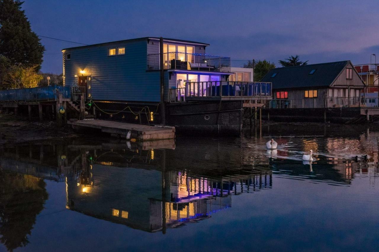 Houseboat Harbourside View Bed & Breakfast Newport  Exterior foto